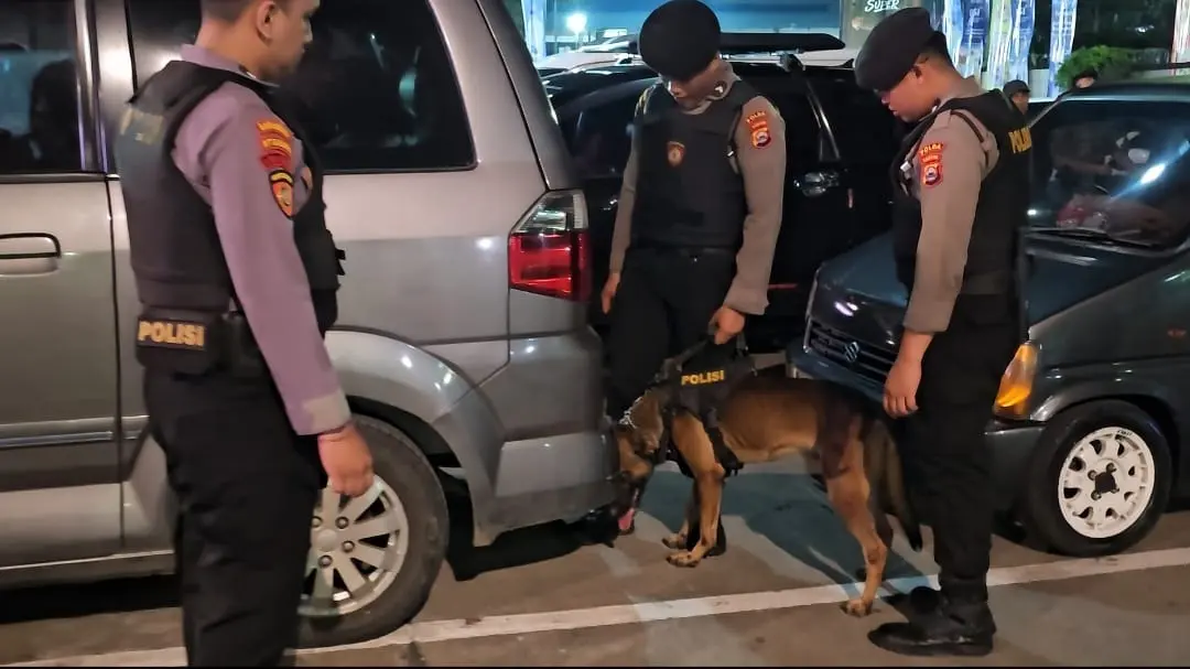 anticipating-criminal-actions-amidst-homecoming-crowds-police-deploy-k9-unit