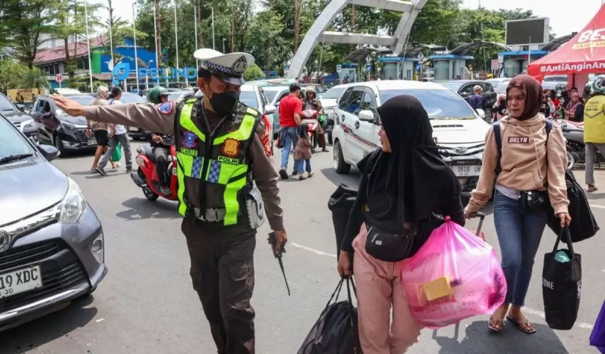 Stable Security and Smooth Traffic During Eid Season: INP