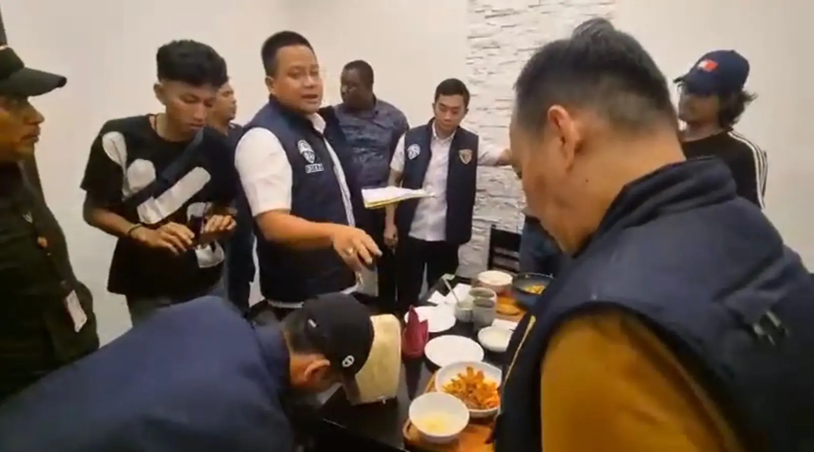 police-arrest-two-liberian-foreign-nationals-for-the-black-dollar-fraud-practice