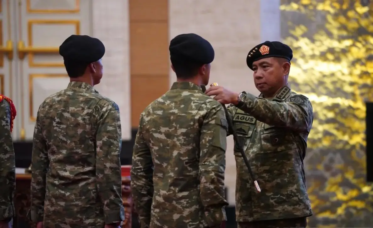 tni-chief-swears-in-regional-military-iii-commander-and-senior-strategic-officials
