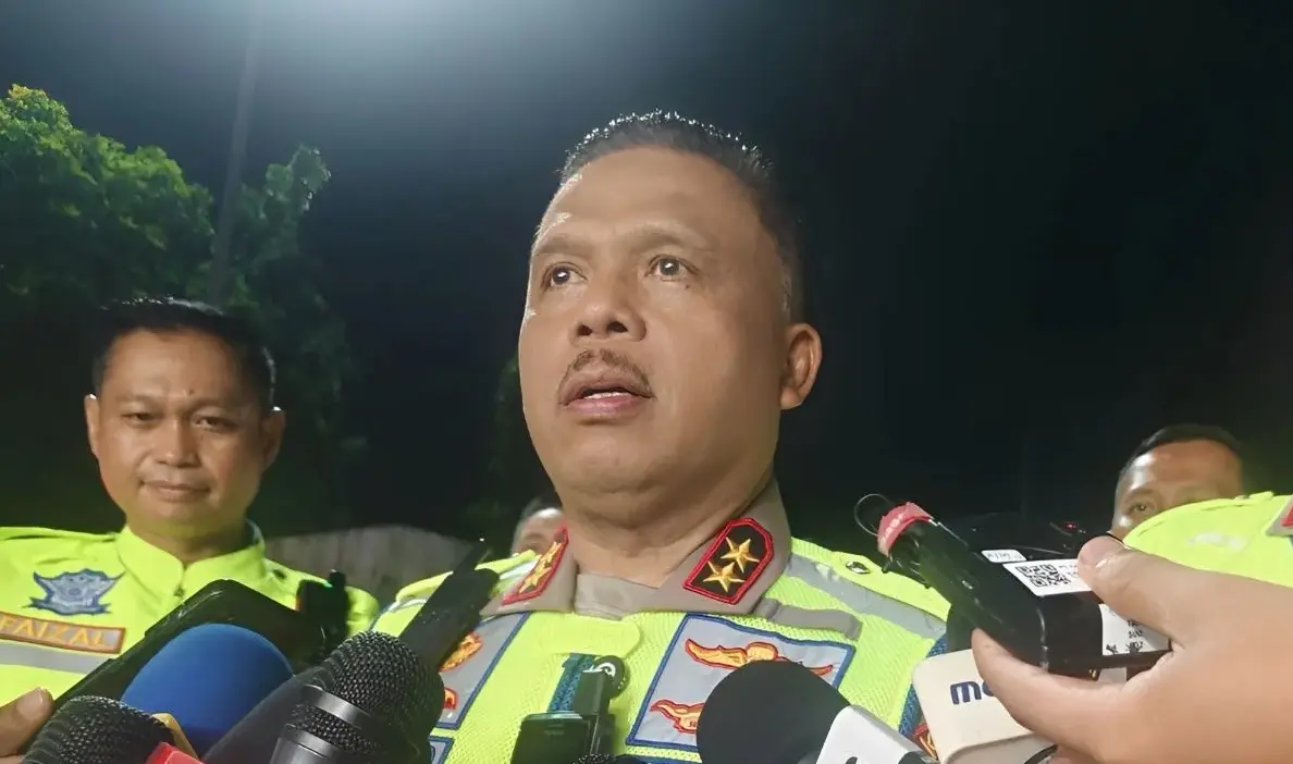 Traffic Corps Manage Congestion on Artery Roads During Second Wave of Return Flow