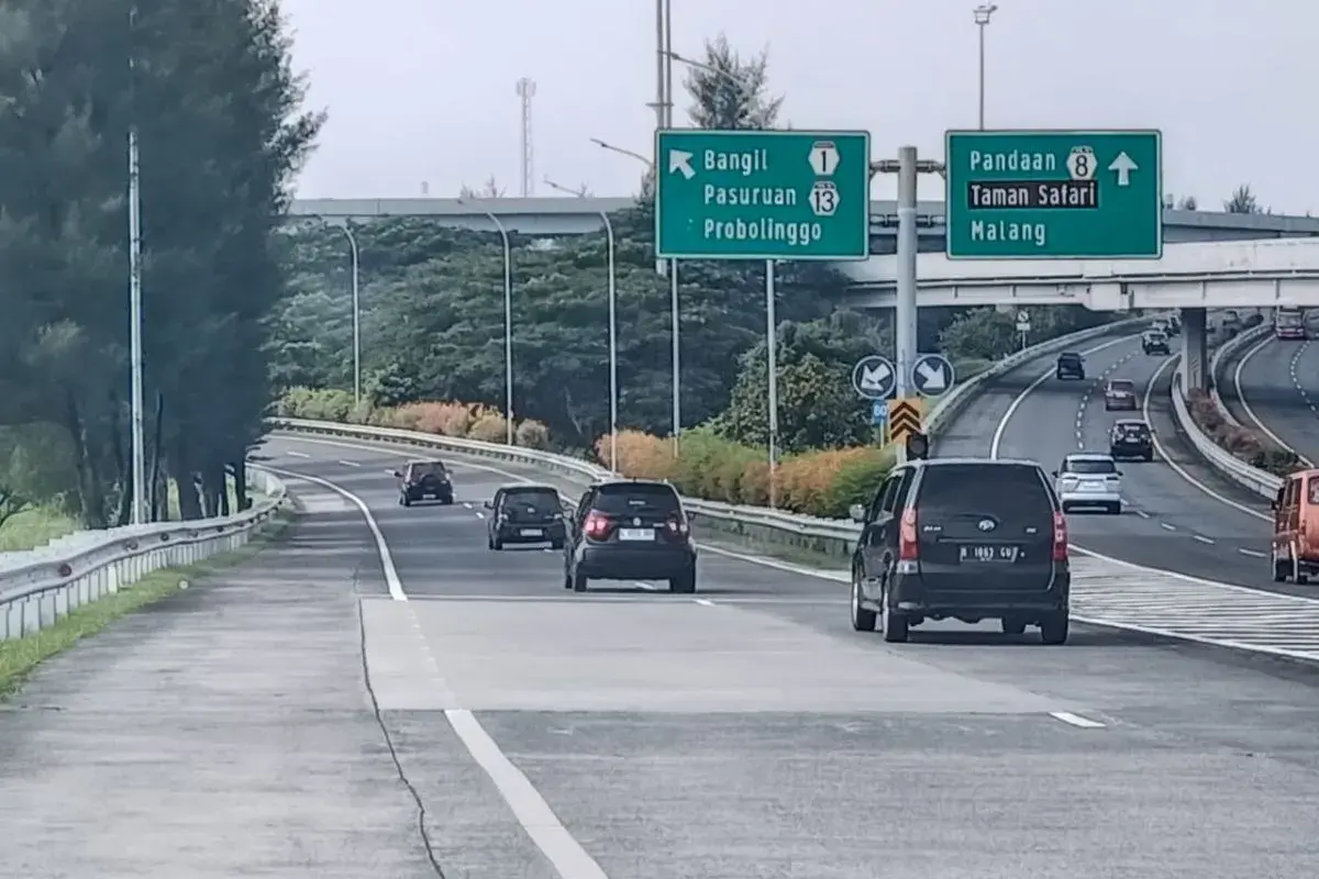 307984-cars-passed-gempol-toll-road-on-the-d6-eid-al-fitr