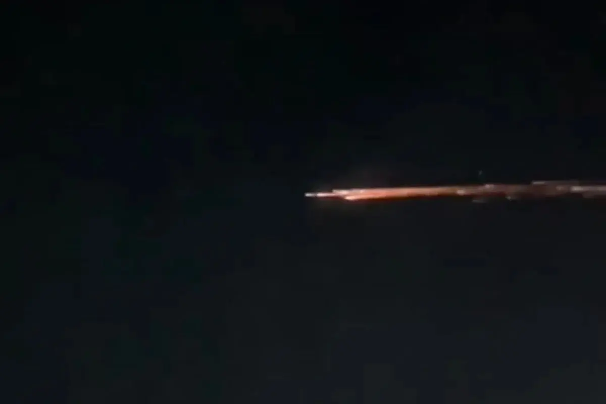 brin-identifies-mysterious-falling-object-in-lampung-sky-as-space-debris