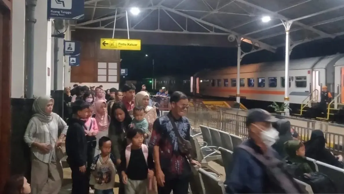 pt-kai-suspends-siliwangi-train-service-following-cibeber-floods