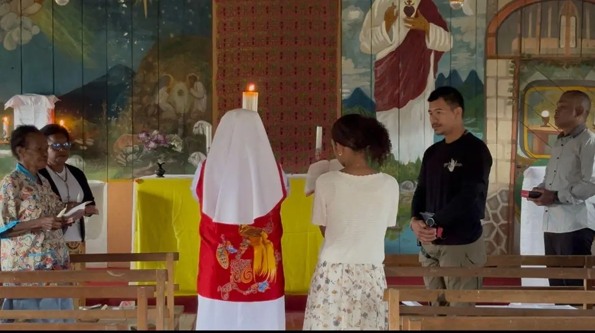 security-forces-presents-safe-and-comfort-for-people-praying-during-lent-in-sinak