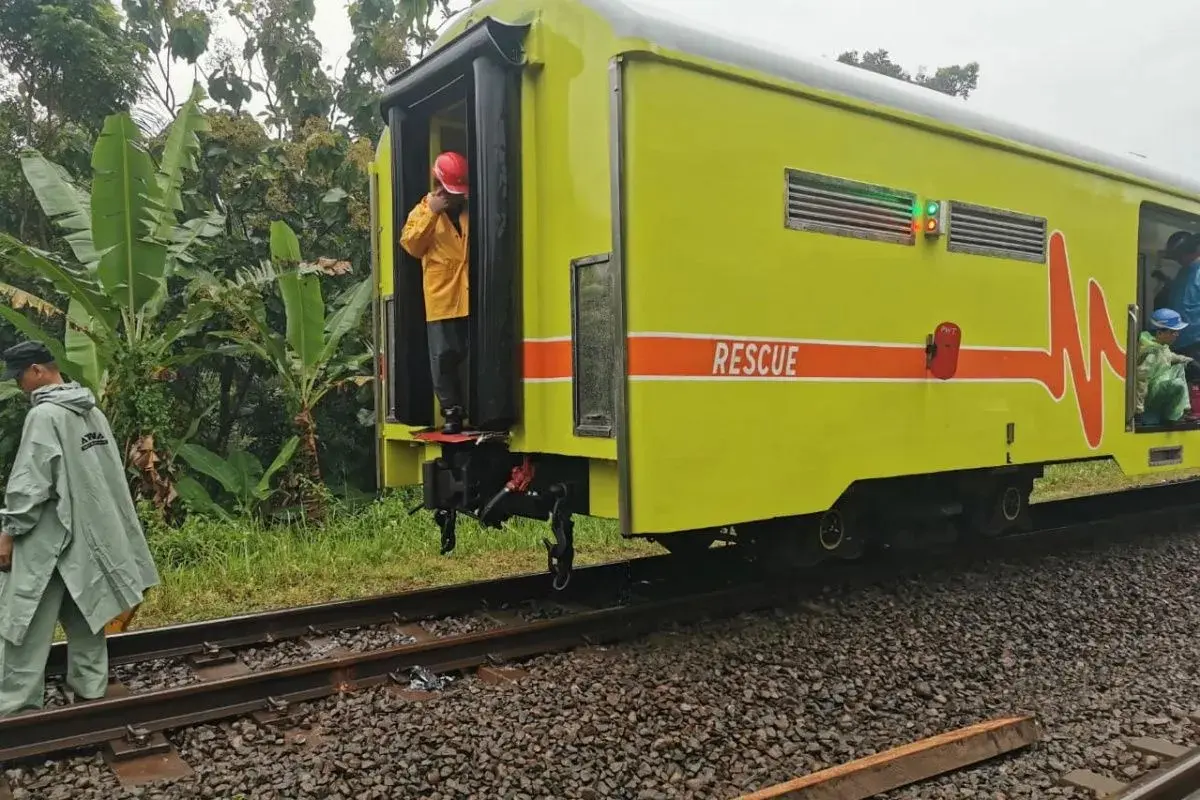 pt-kai-reroutes-and-cancels-trains-following-bangunkarta-train-derailment