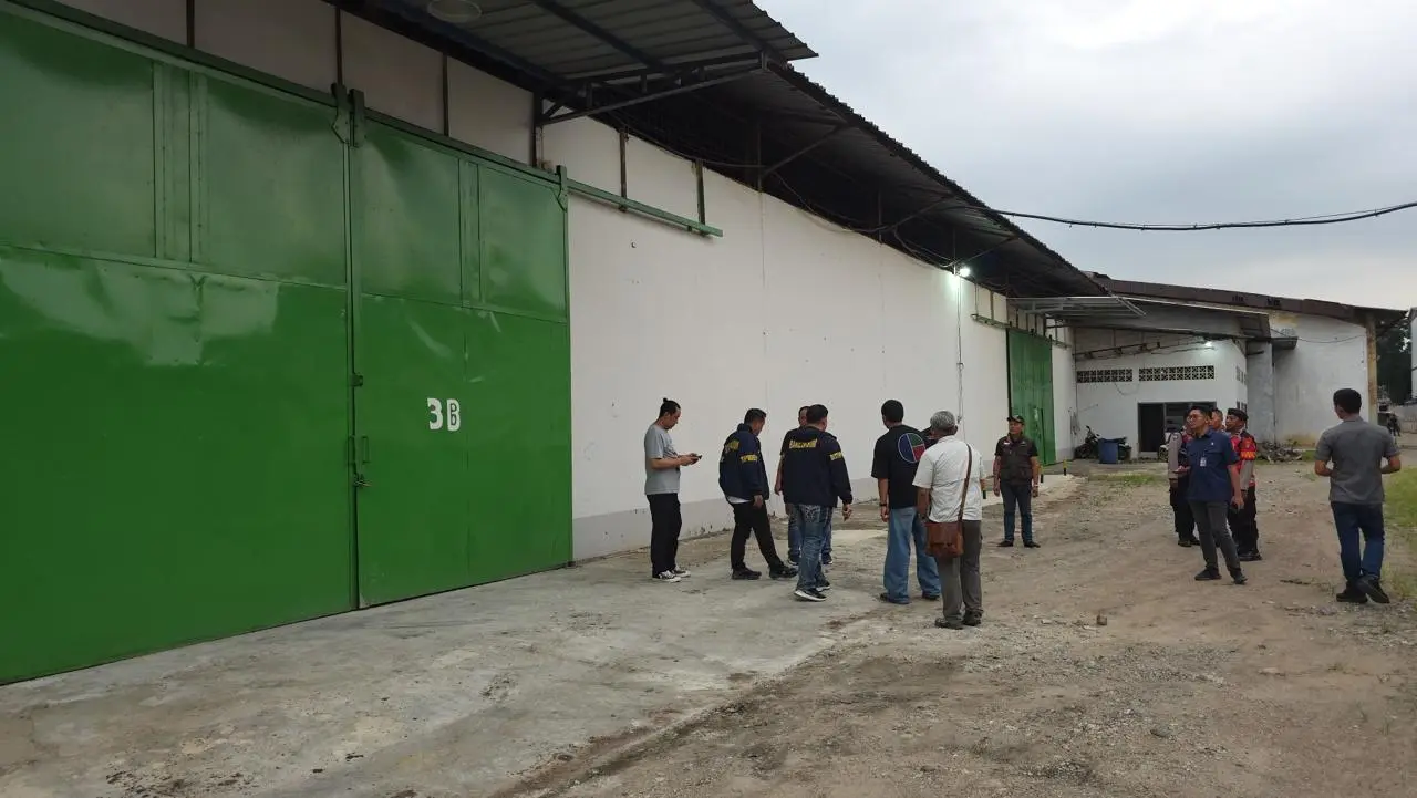five-illegal-imported-goods-warehouses-raided-by-police-in-jakarta