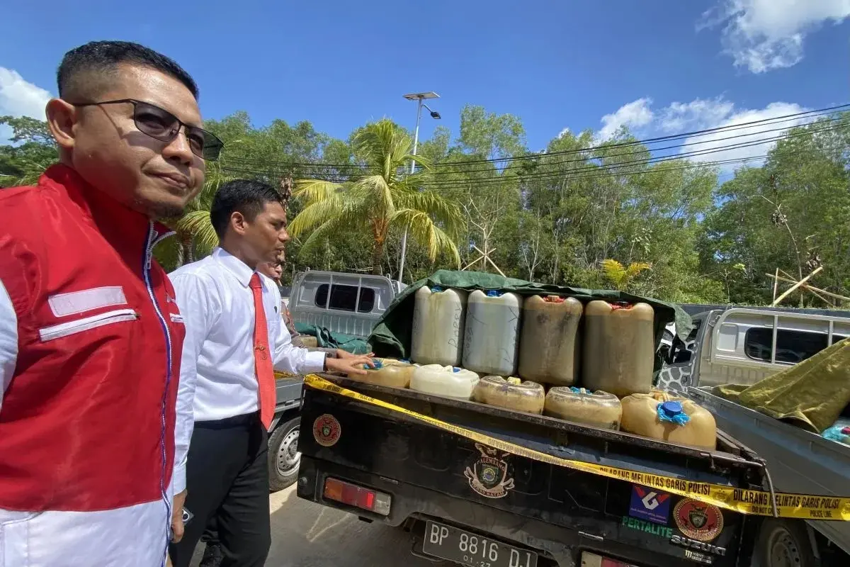 three-perpetrators-of-illegal-fuel-hoarding-arrested-in-riau-islands