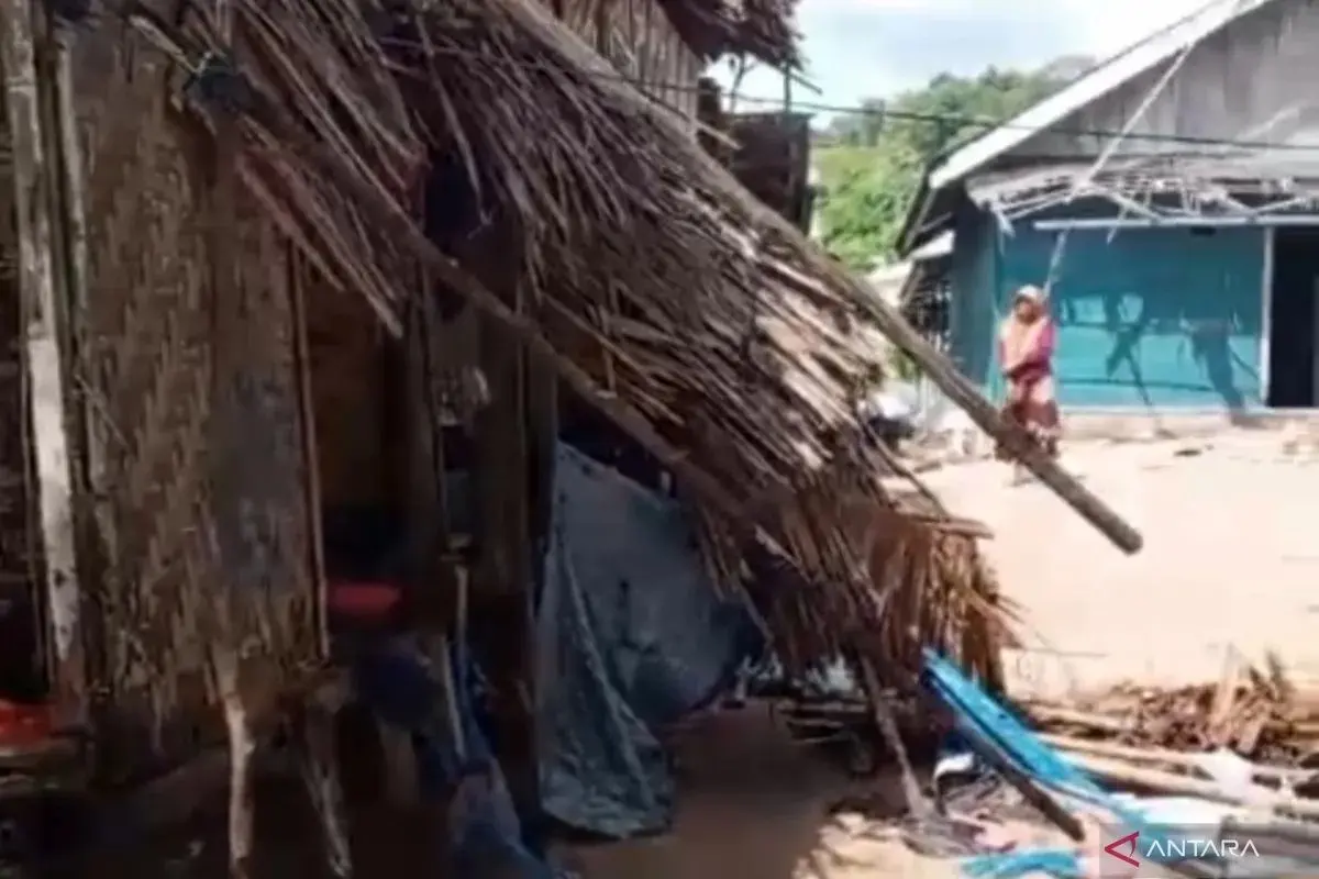 dozen-of-homes-damaged-after-hit-by-tidal-waves-in-central-sulawesi