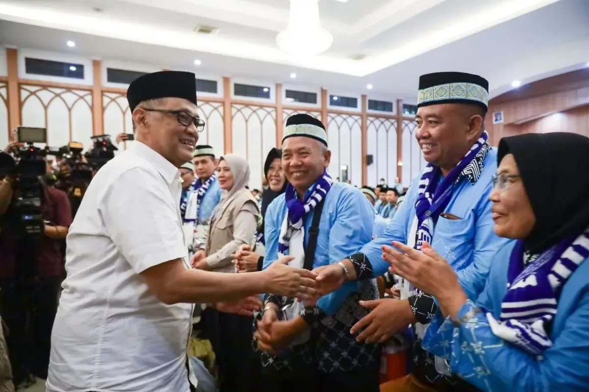 first-group-of-indonesian-pilgrims-officially-depart-to-mecca