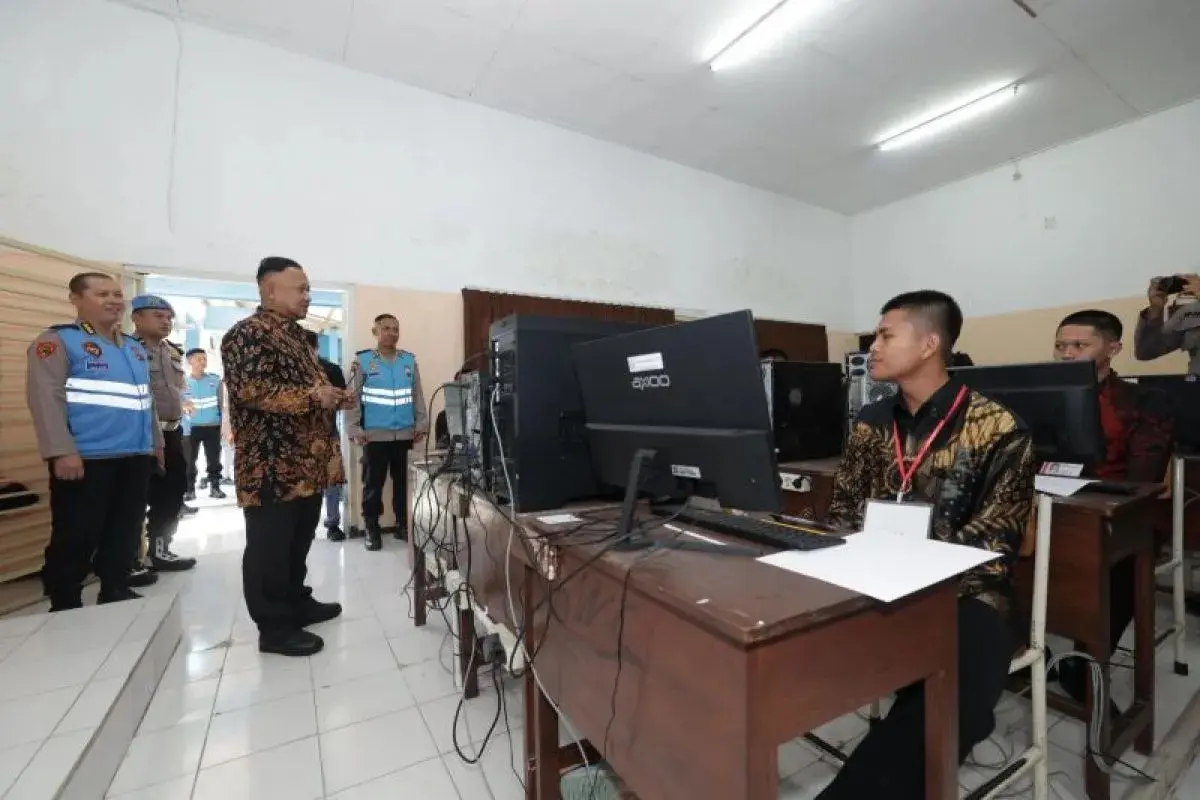 kompolnas-monitors-akpol-recruitment-at-east-java-regional-police-for-transparency