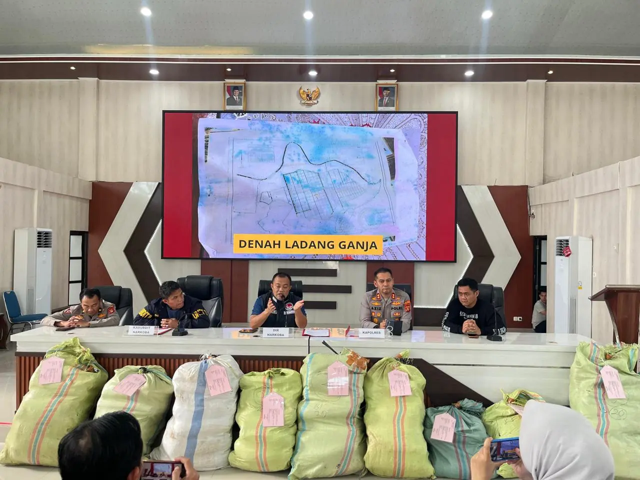 220-kg-dried-marijuana-seized-by-the-police-in-batu-jungul
