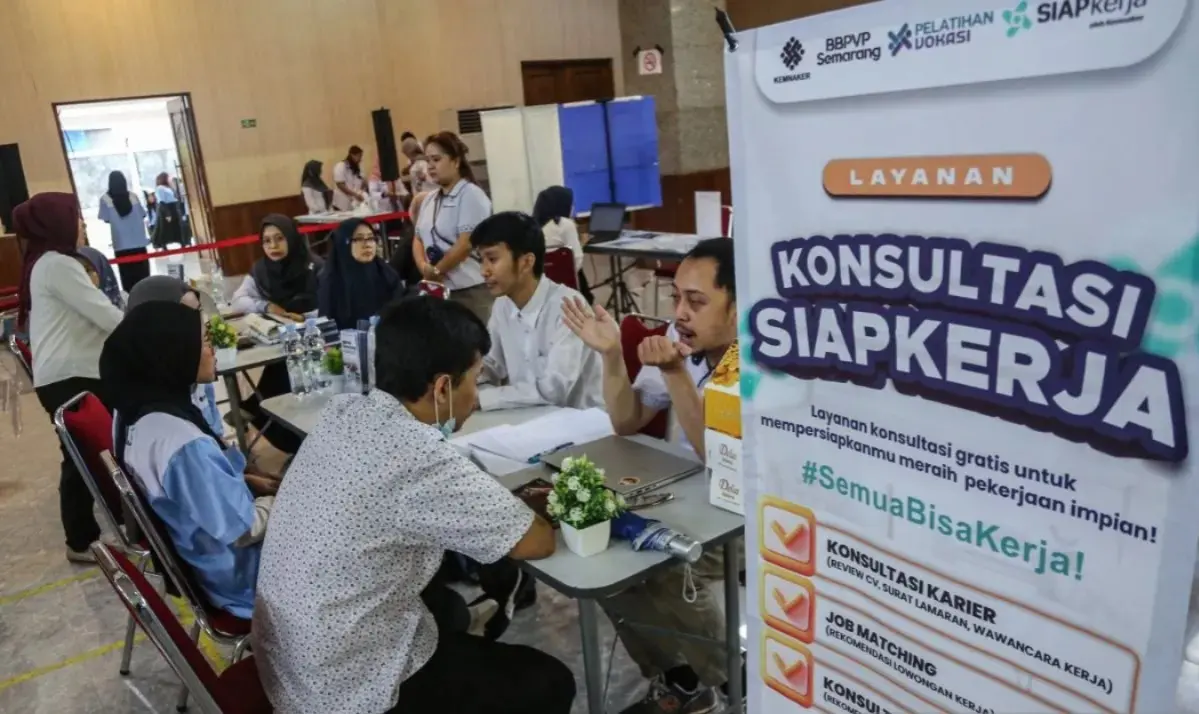 manpower-minister-invites-college-graduates-to-prepare-for-challenge-amidst-tech-advancement