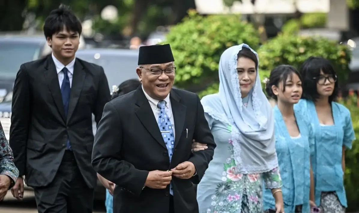 environment-minister-jumhur-hidayat-announces-upcoming-presidential-decree-to-mitigate-mass-layoffs