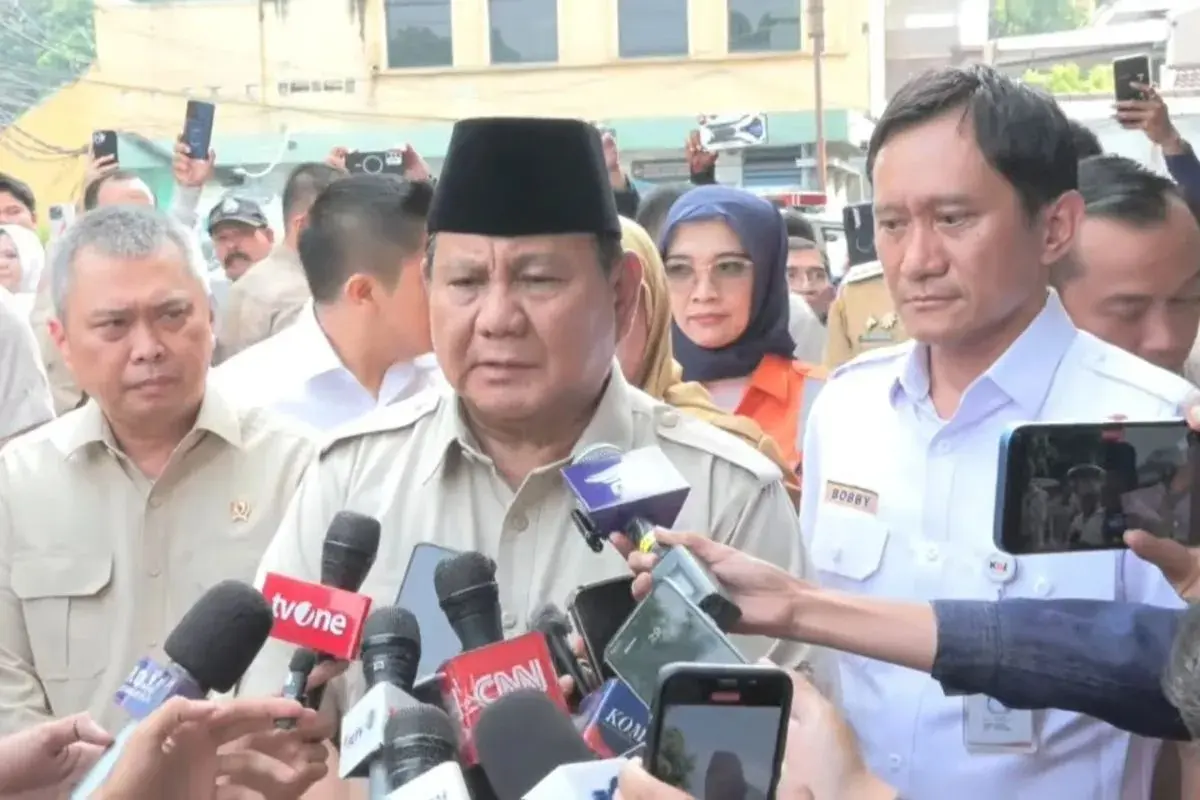 prabowo-offers-his-condolences-to-the-train-collision-at-east-bekasi-station-accident