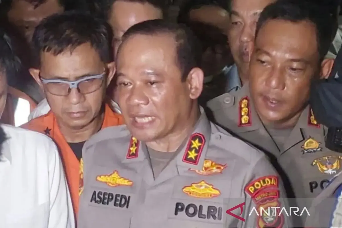police-to-look-into-the-train-collision-accident-in-east-bekasi-station