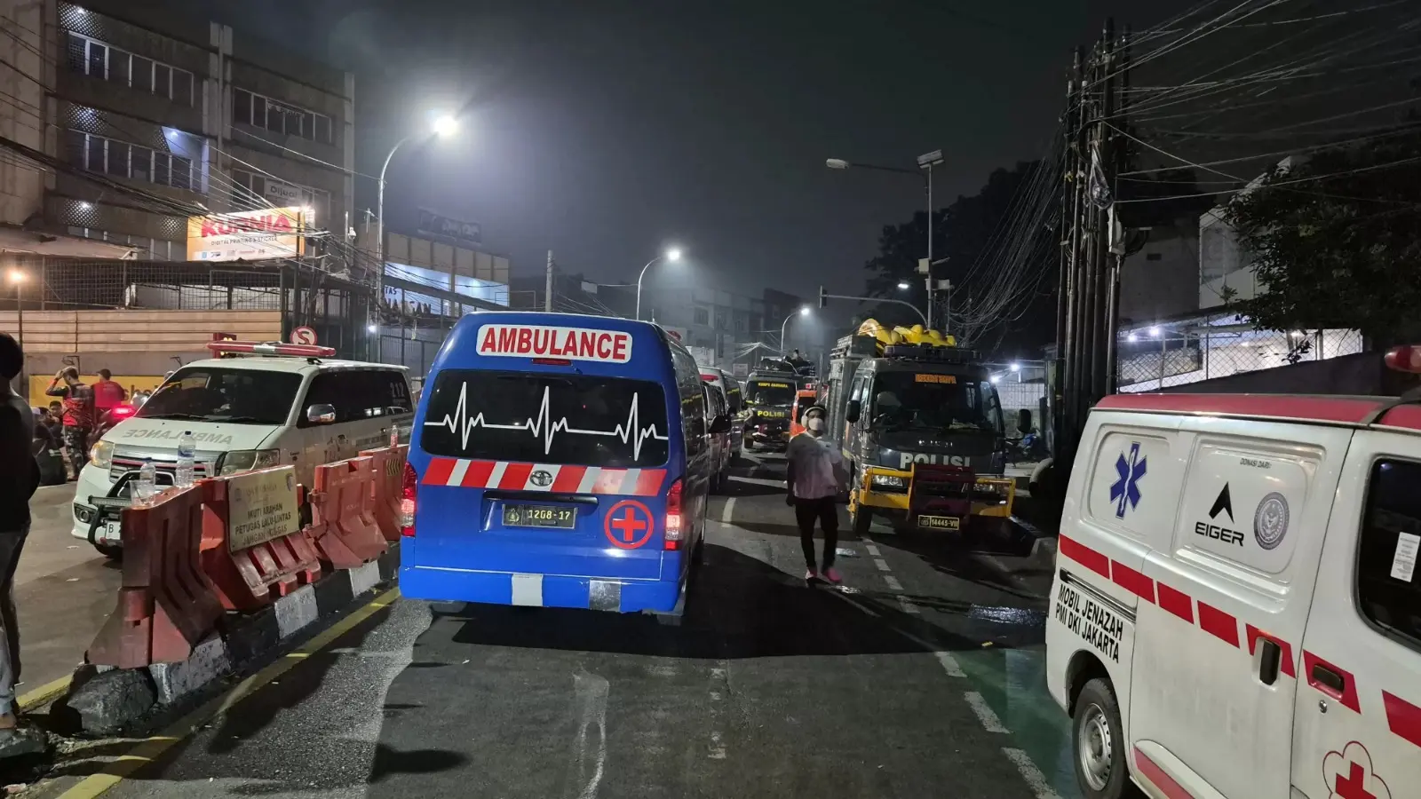 police-divert-traffic-around-east-bekasi-station-following-train-collision-accident
