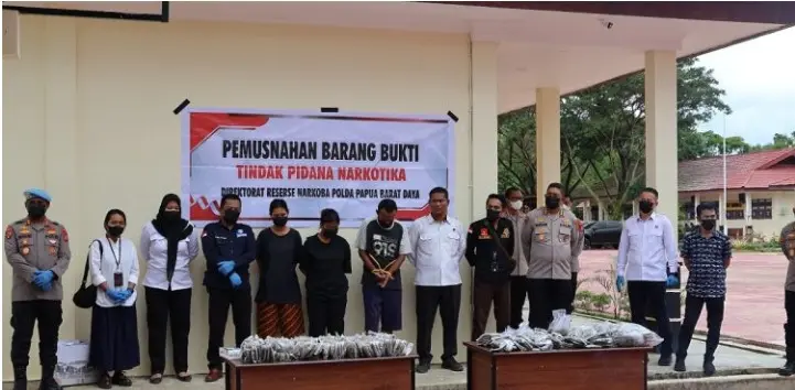 82-kg-of-meth-destroyed-by-the-authorities-in-southwest-papua