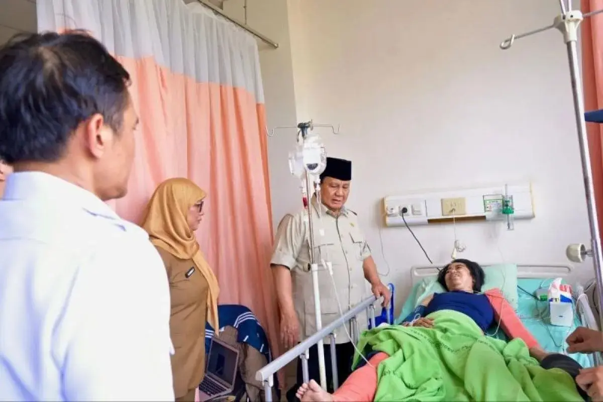 prabowo-assures-the-train-collision-victim-to-receive-optimal-medical-care-and-compensation