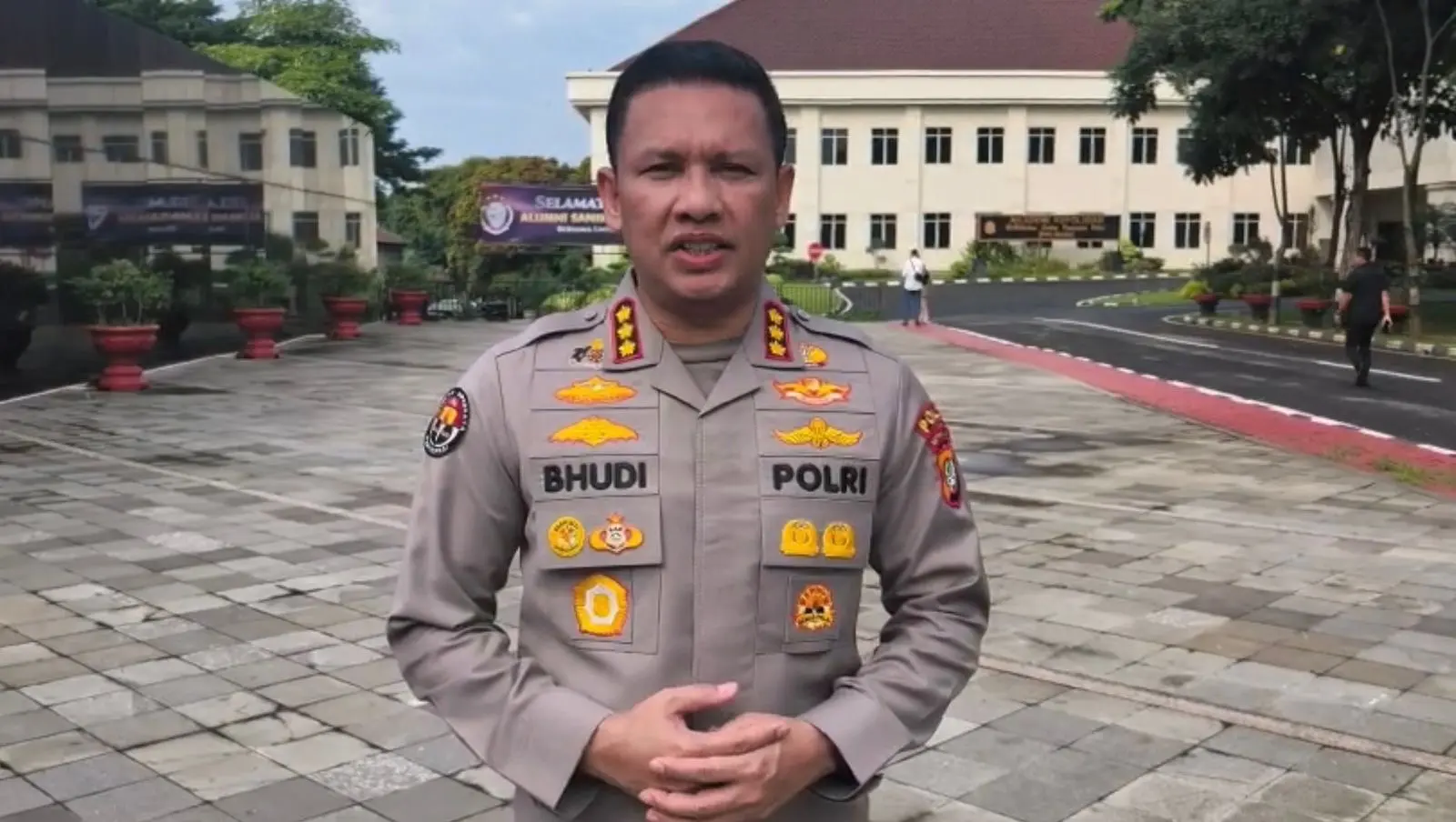 more-death-victims-confirmed-to-the-east-bekasi-train-station-collision-accident