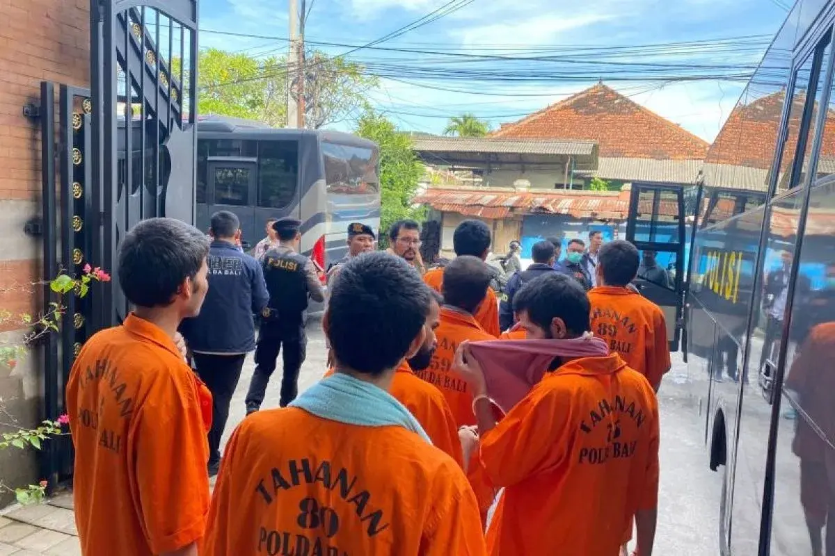 bali-police-hand-over-35-indian-citizens-to-prosecutors-in-online-gambling-case