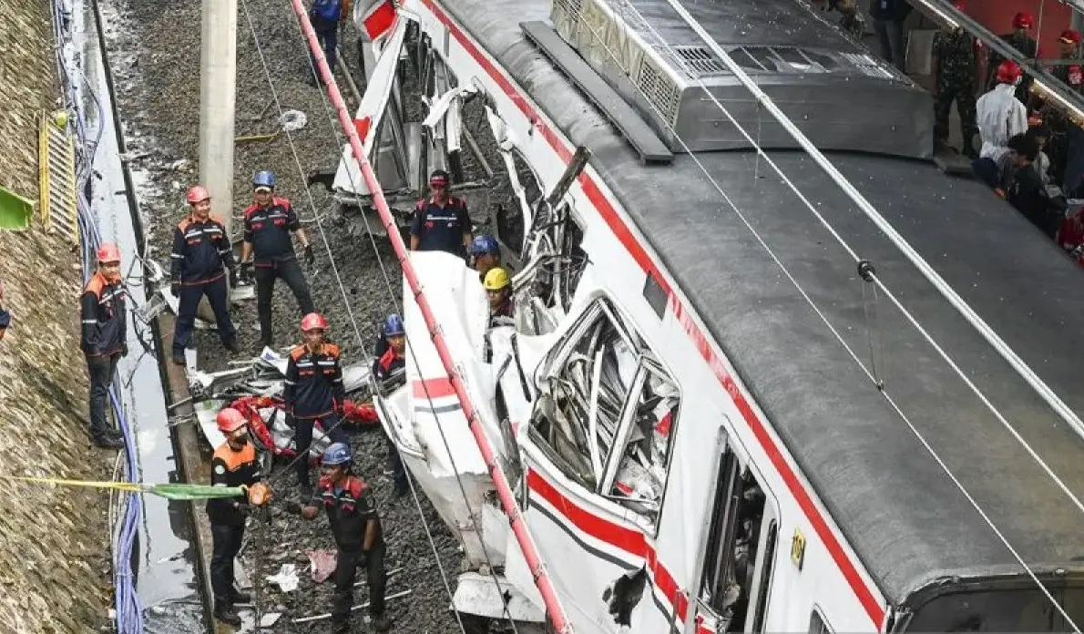 police-question-31-witnesses-following-deadly-train-collision-in-east-bekasi