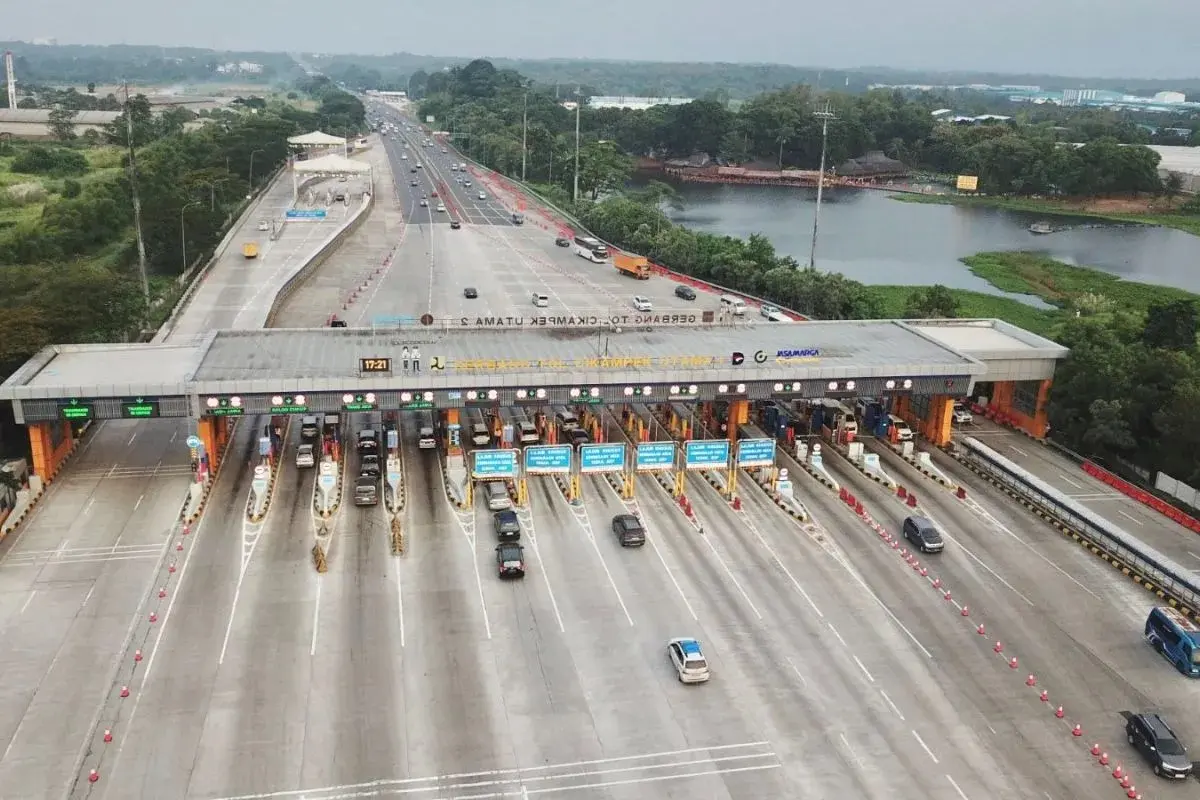 over-99000-vehicles-surge-through-trans-java-toll-during-may-day-weekend-pt-jasa-marga