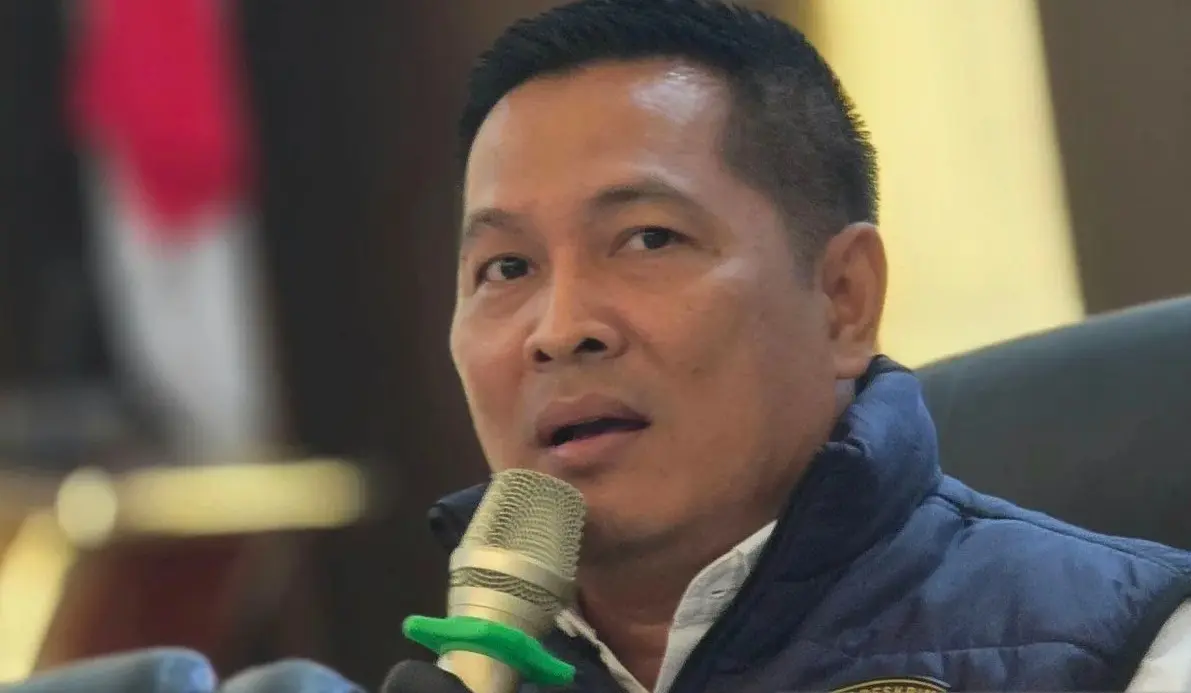 central-java-police-thwart-smuggling-of-18-protected-black-capped-lories