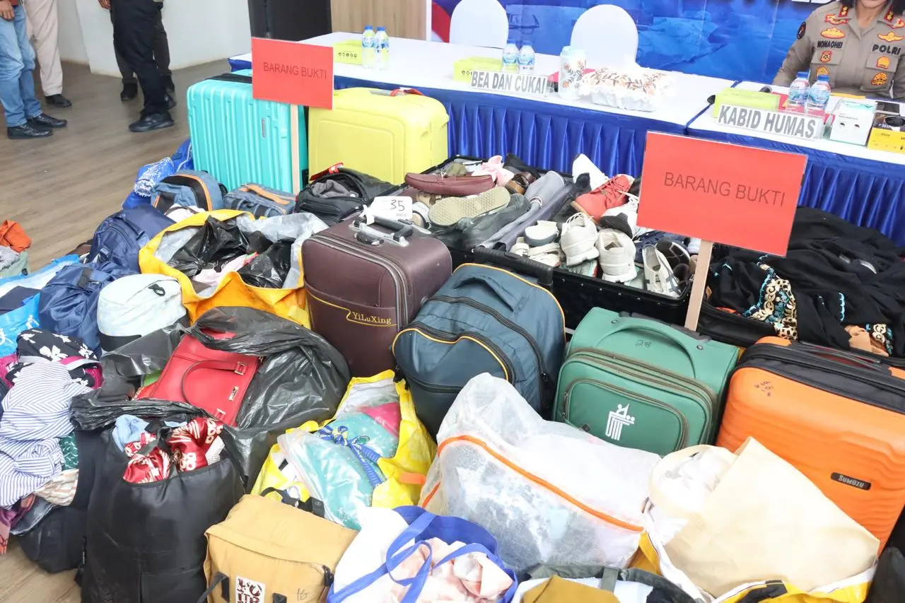 police-thwart-the-smuggling-of-illegal-import-items-from-singapore-in-batam