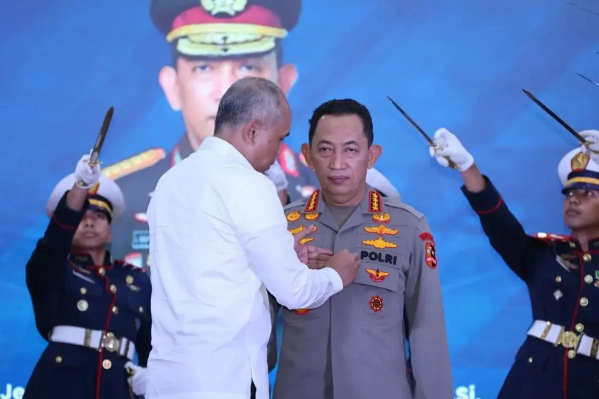 inp-chief-receives-adhi-bhakti-senapati-award-for-cyber-security