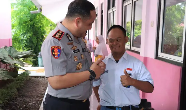 supporting-national-food-security-police-inspects-the-mbg-program-in-gresik