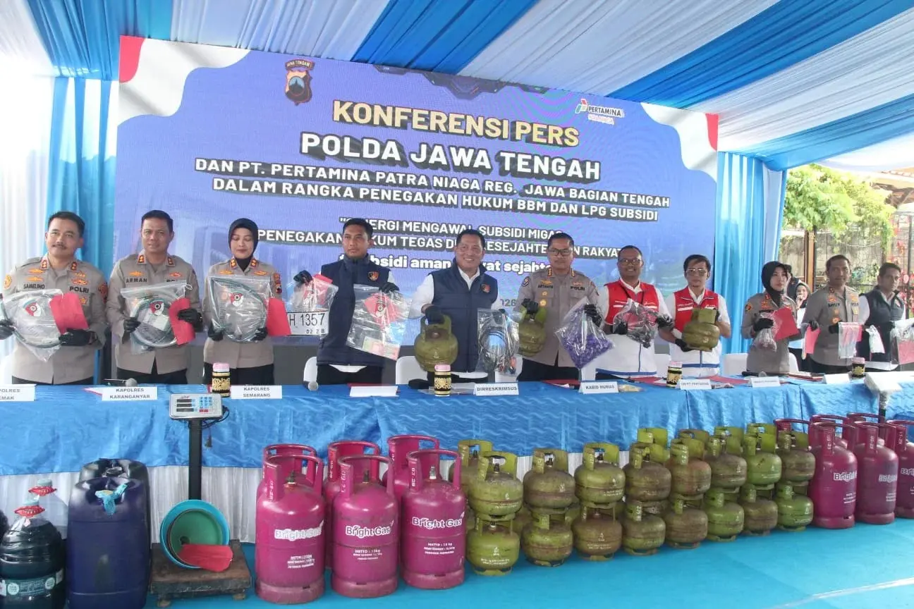 pertamina-awards-central-java-regional-police-for-completing-subsidized-fuel-oil-crimes