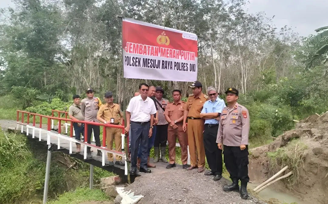 police-help-build-new-bridge-to-help-develop-remote-areas-in-mesuji-raya