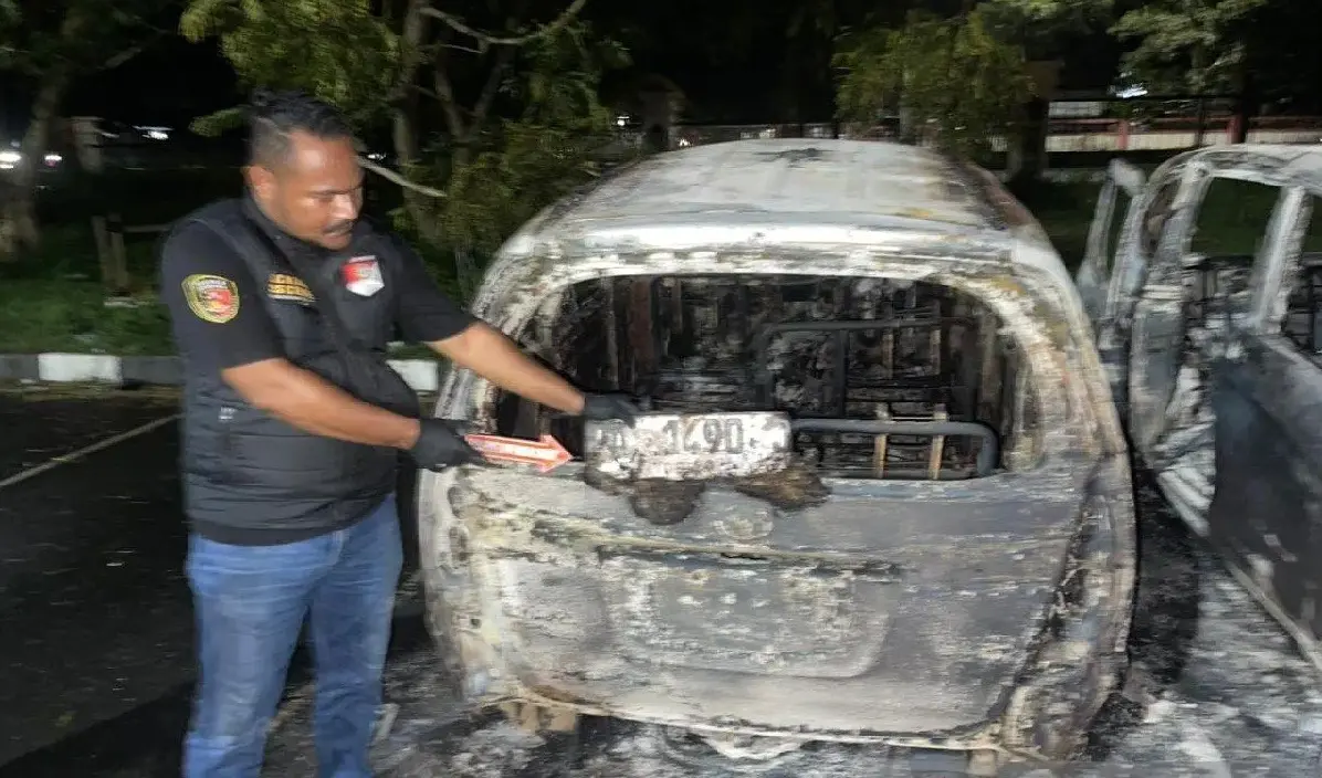 papua-police-detain-14-following-violent-riot-at-lukas-enembe-stadium
