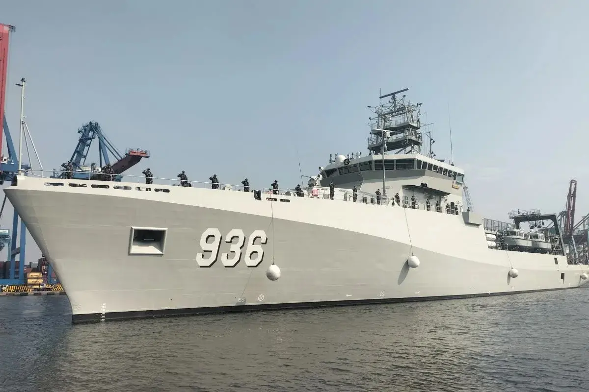 tni-al-welcomes-kri-canopus-936-indonesias-first-submarine-rescue-ship