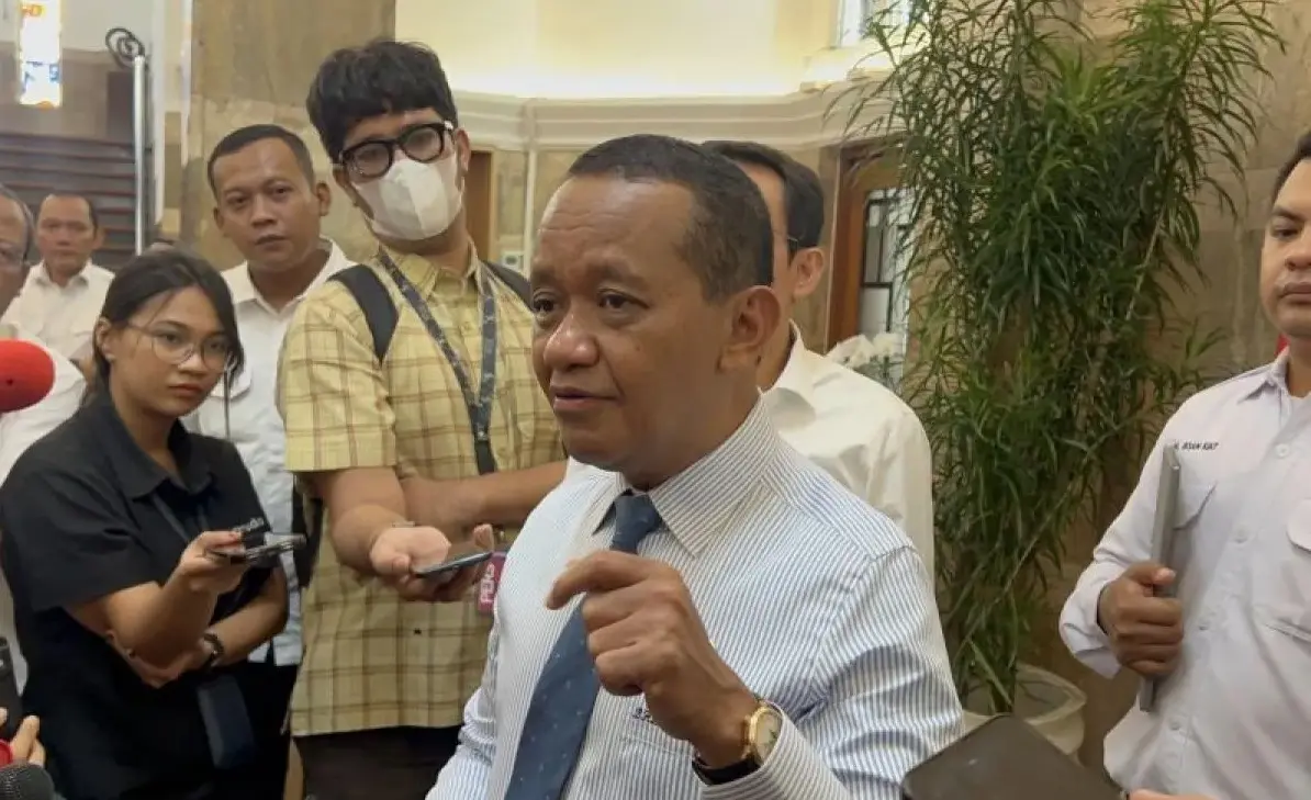 minister-bahlil-announces-new-oil-storage-project-in-sumatra-sez