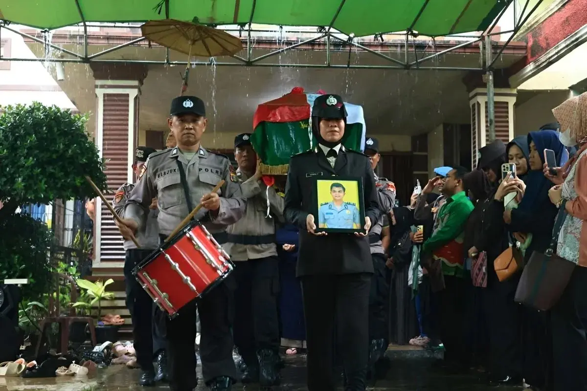lampung-officer-killed-foiling-bake-house-theft-earns-posthumous-promotion