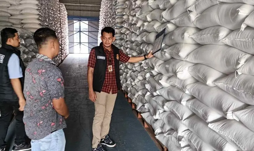 police-monitors-food-stock-in-ngawi-bulog-warehouses-rice-and-corn-stock-guaranteed-safe