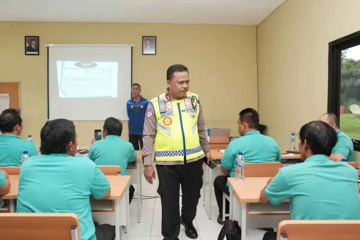 inp-traffic-corps-green-sm-indonesia-collaborates-in-training-taxi-drivers