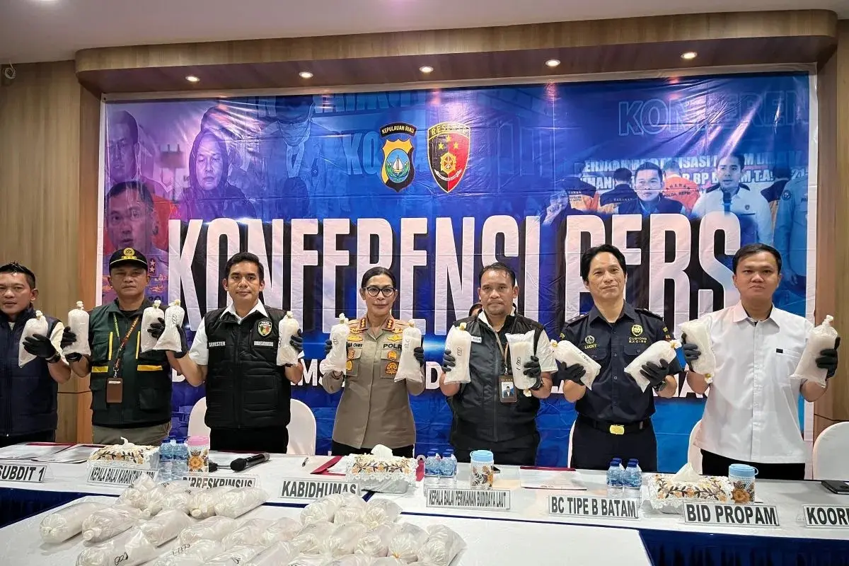 the-smuggling-of-100000-lobster-seeds-foiled-by-police-in-batam