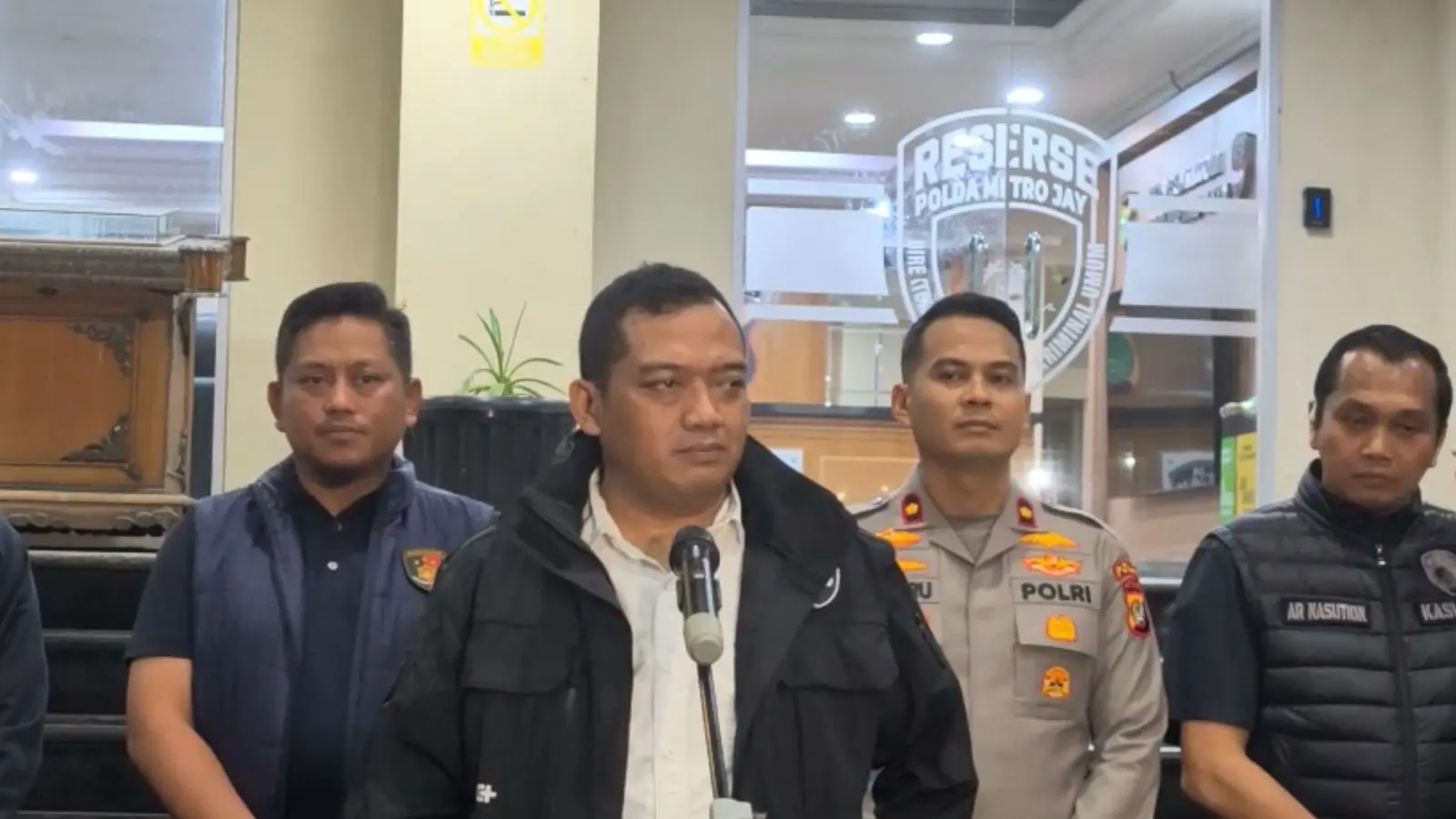 two-armed-robbers-in-kebon-jeruk-are-said-to-operate-in-190-locations-before-taken-down-by-the-police