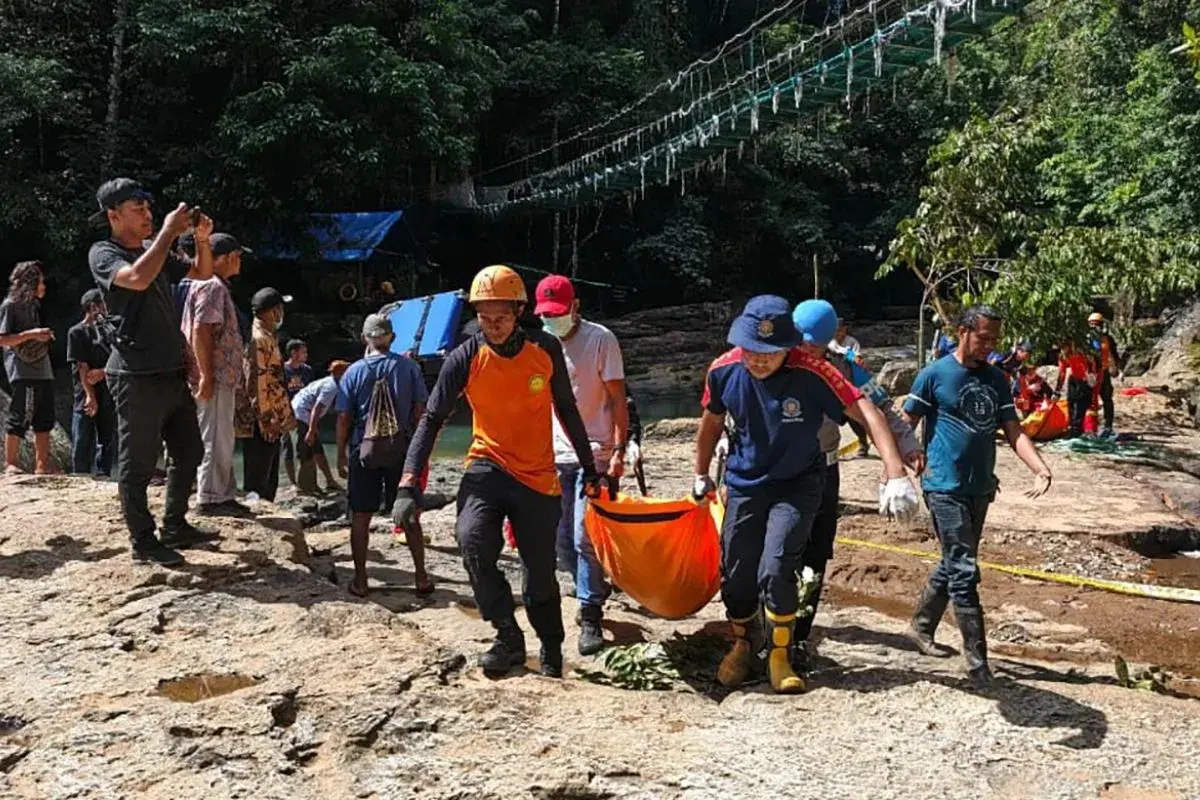 two-austrian-tourists-die-after-falling-from-bridge-in-west-manggarai