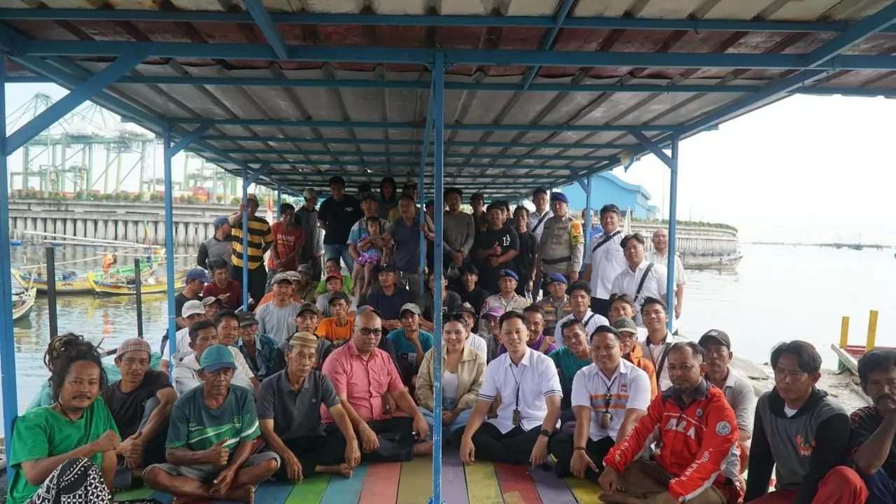 water-and-air-security-directorate-held-dialogue-with-fishermen-in-kalibaru