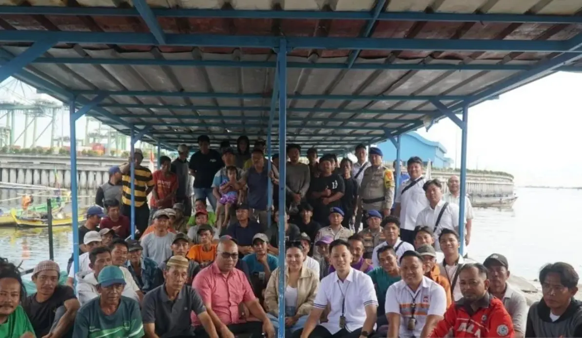 metro-jaya-police-hold-dialogue-with-north-jakarta-fishermen-on-local-issues