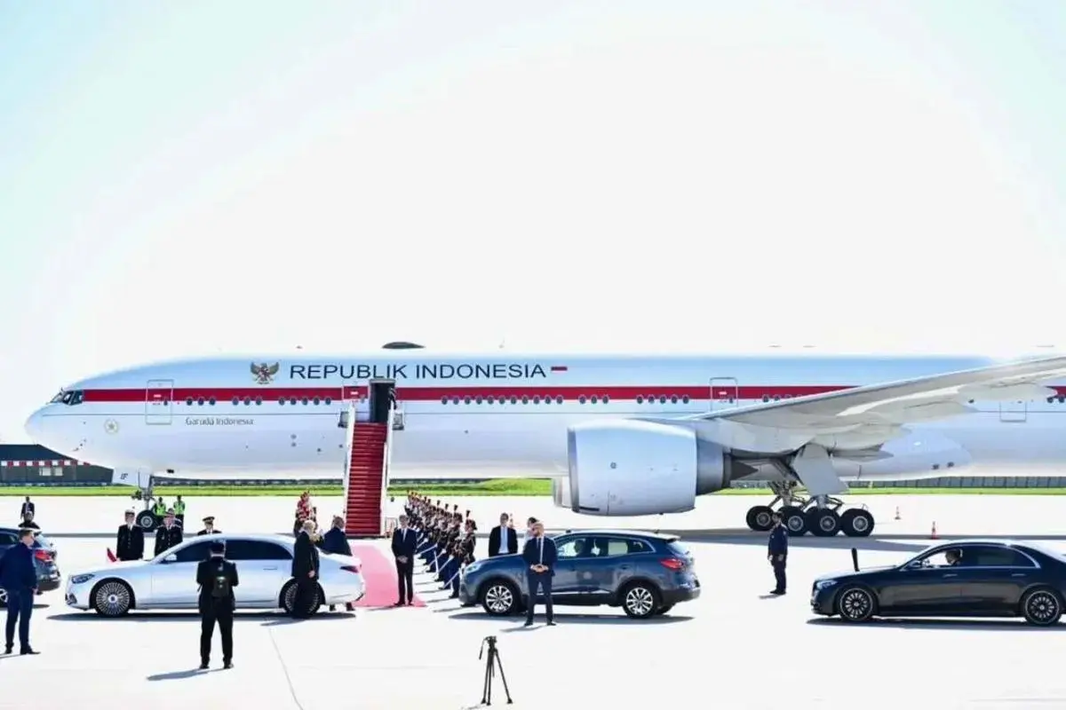 president-prabowo-arrives-in-france-for-state-visit