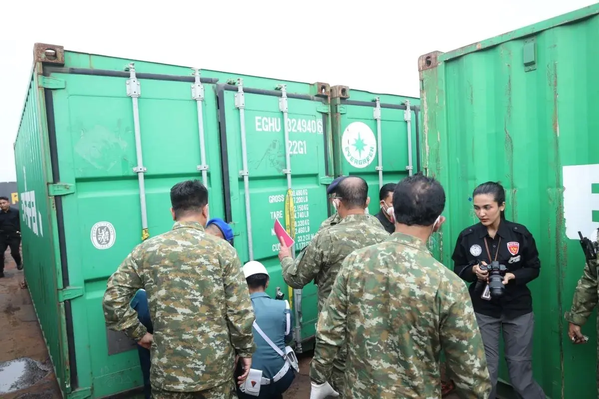 tni-chief-of-staff-inspects-seized-rare-earth-minerals-worth-trillions-in-batam