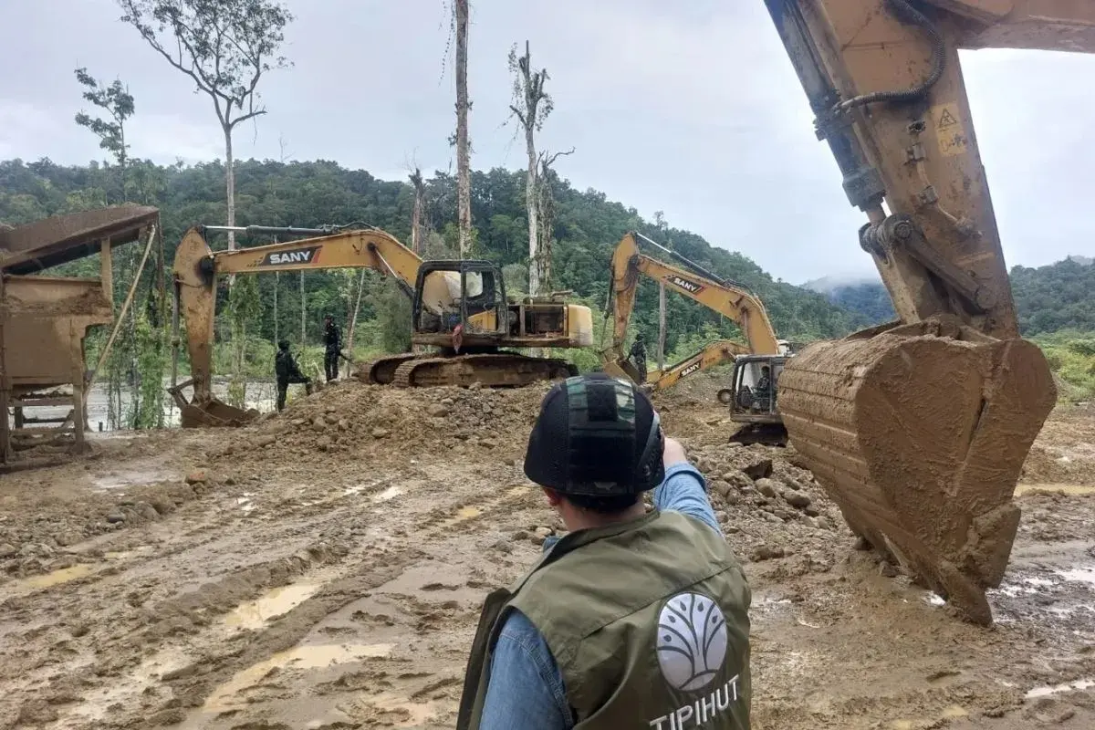 indonesia-charges-four-foreigners-in-illegal-mining-case