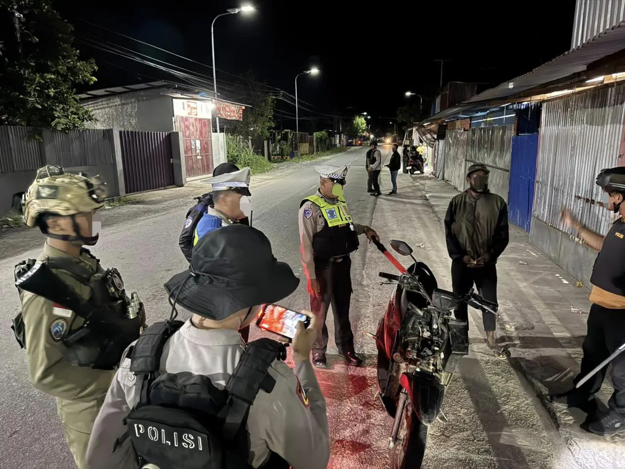 damai-cartenz-task-force-seize-weapons-in-nabire-patrol