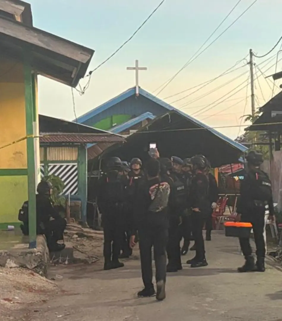 bomb-squad-found-grenade-during-a-sweep-in-an-explosion-site-in-biak-numfor