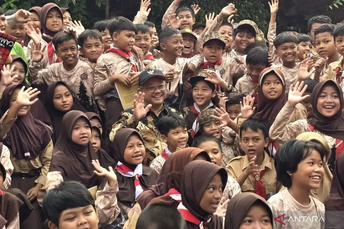 100-school-kits-were-provided-to-students-affected-by-massive-fire-in-kemayoran